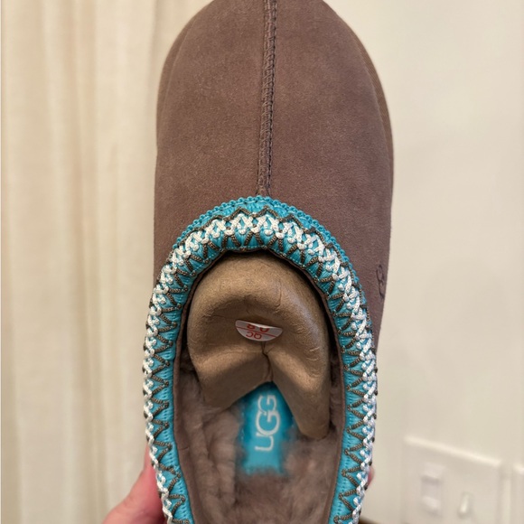 UGG Tan Slippers with Blue Accent - Picture 3 of 7